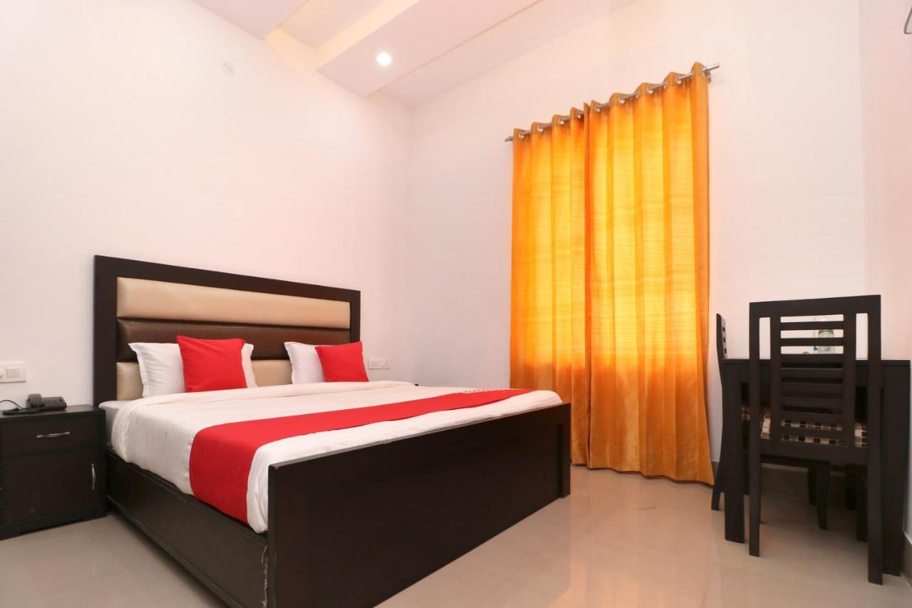 Oyo 23235 Hotel Roopmahal & Restaurant Amritsar Dış mekan fotoğraf