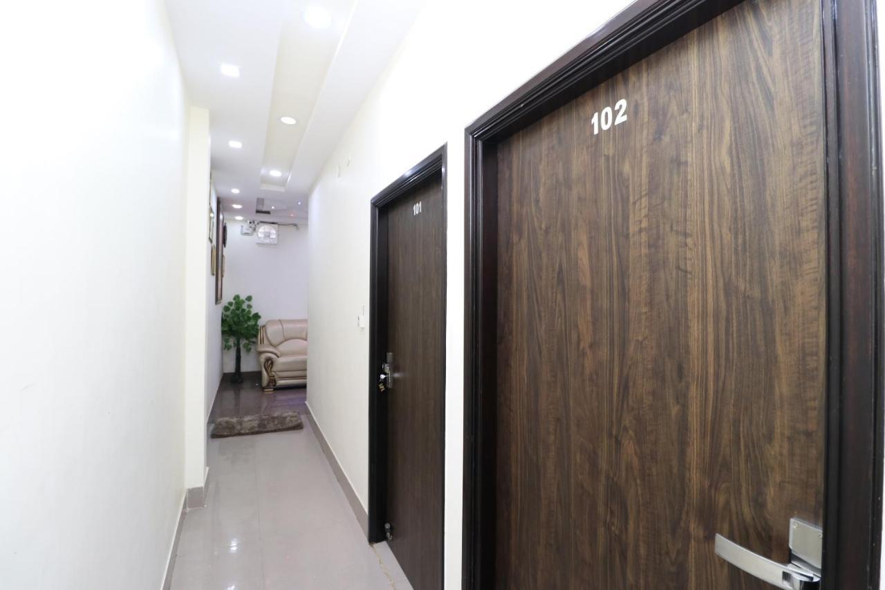 Oyo 23235 Hotel Roopmahal & Restaurant Amritsar Dış mekan fotoğraf