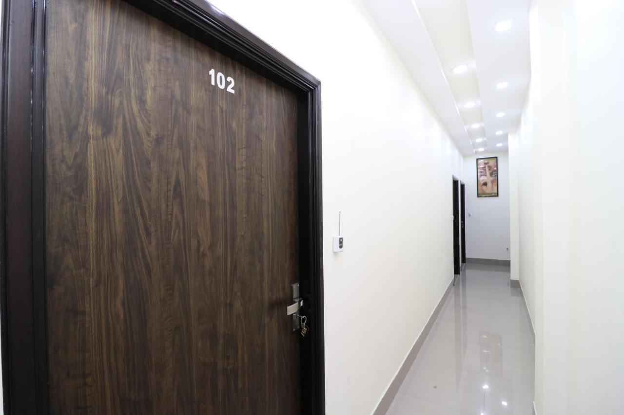 Oyo 23235 Hotel Roopmahal & Restaurant Amritsar Dış mekan fotoğraf