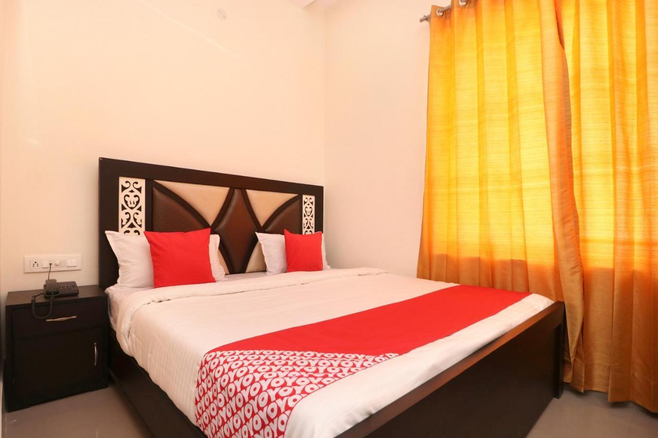 Oyo 23235 Hotel Roopmahal & Restaurant Amritsar Dış mekan fotoğraf