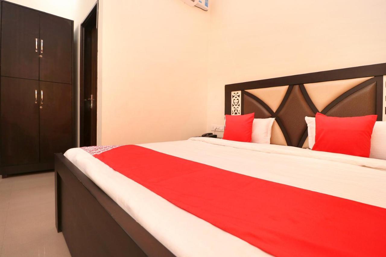 Oyo 23235 Hotel Roopmahal & Restaurant Amritsar Dış mekan fotoğraf